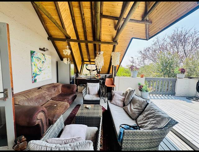 2 BEDROOM FLAT FOR SALE IN PINESLOPES